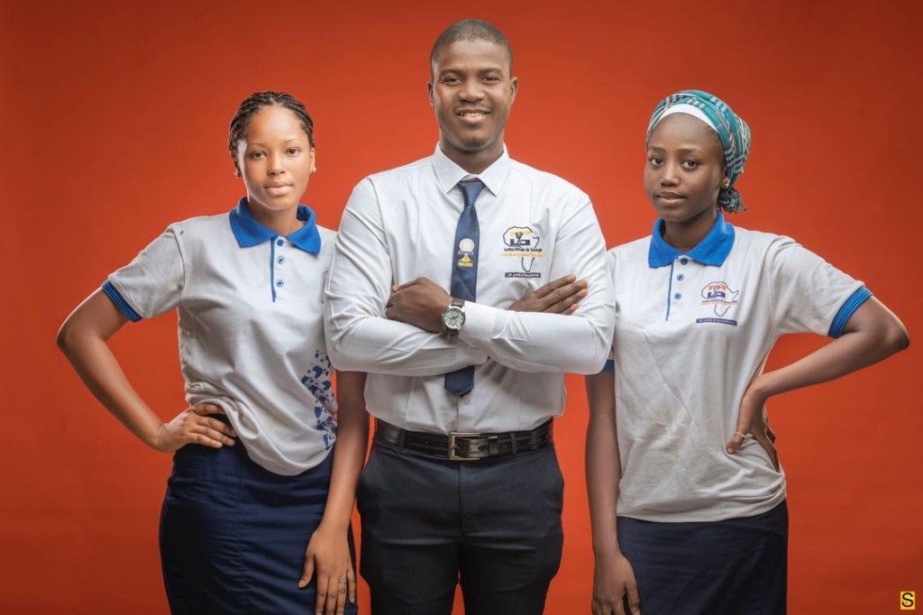 Étudiants de l'IAT — fiers de leur institut